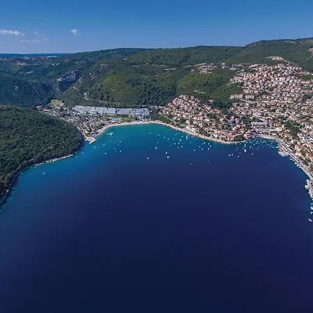 Amazing In Feriehus Rabac