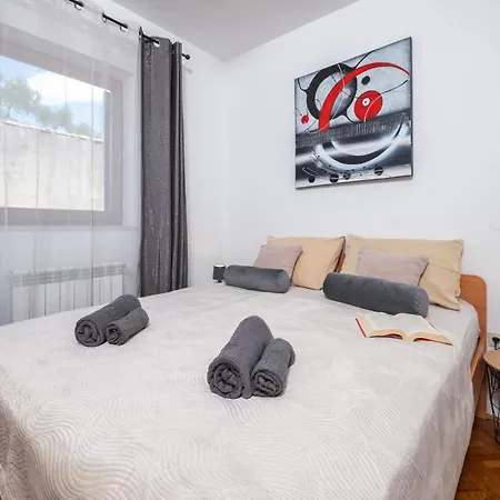 Stunning Apartment In Rabac With Kitchen *