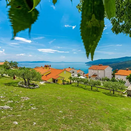 Stunning Apartment In Rabac With Kitchen