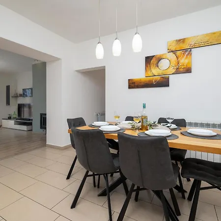 Stunning Apartment In Rabac With Kitchen Semesterbostad Rabac