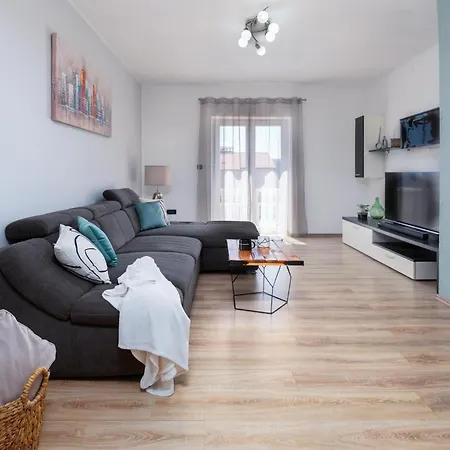 Semesterbostad Stunning Apartment In Rabac With Kitchen Rabac
