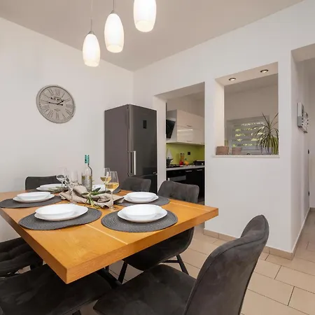 Stunning Apartment In Rabac With Kitchen